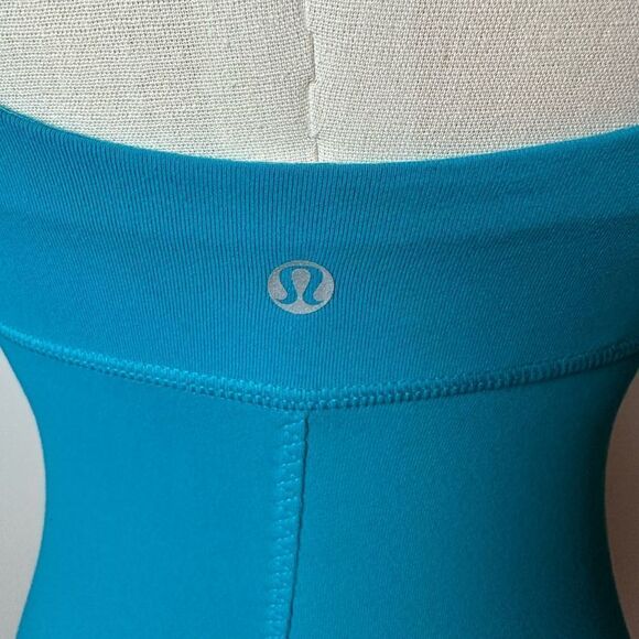 LULULEMON Practice Daily Silky X Back
Strap Shelf Bra Workout Tank Top S… - Picture 3 of 3